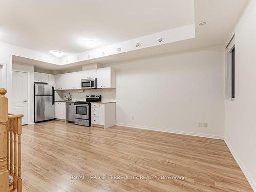 57-68 Winston Park Blvd, Toronto, ON - Indoor Photo Showing Kitchen With Stainless Steel Kitchen