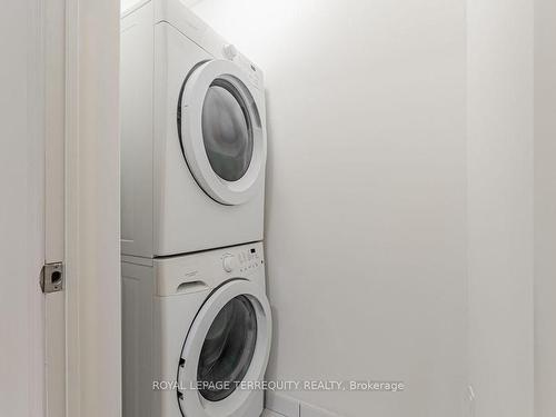 57-68 Winston Park Blvd, Toronto, ON - Indoor Photo Showing Laundry Room