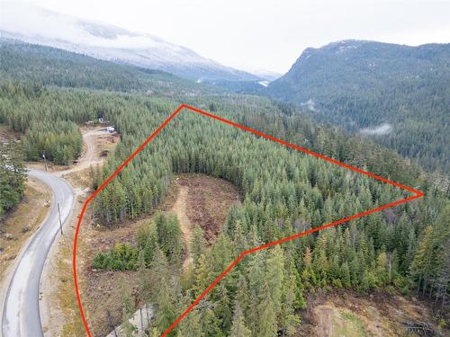 7663 Creekside Road, Revelstoke, BC 