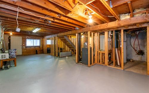 7680 Mountain Drive, Anglemont, BC - Indoor Photo Showing Basement