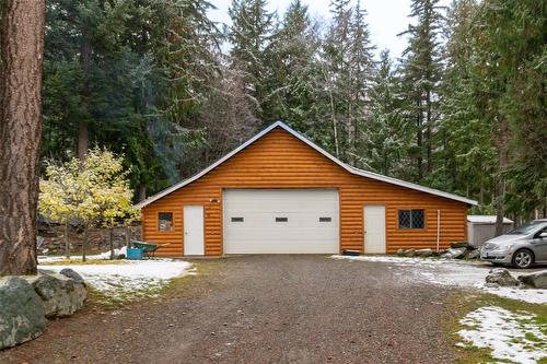 7680 Mountain Drive, Anglemont, BC - Outdoor