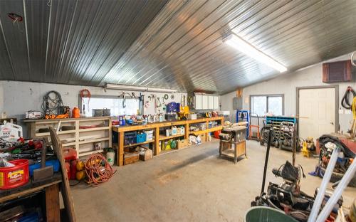 7680 Mountain Drive, Anglemont, BC - Indoor Photo Showing Gym Room