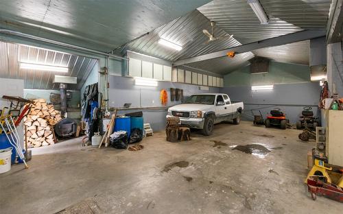 7680 Mountain Drive, Anglemont, BC - Indoor Photo Showing Garage