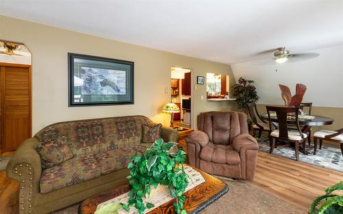 7680 Mountain Drive, Anglemont, BC - Indoor Photo Showing Living Room