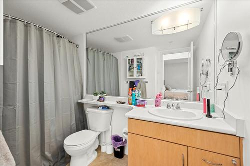 314-563 Yates Road, Kelowna, BC - Indoor Photo Showing Bathroom