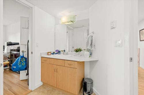 314-563 Yates Road, Kelowna, BC - Indoor Photo Showing Bathroom