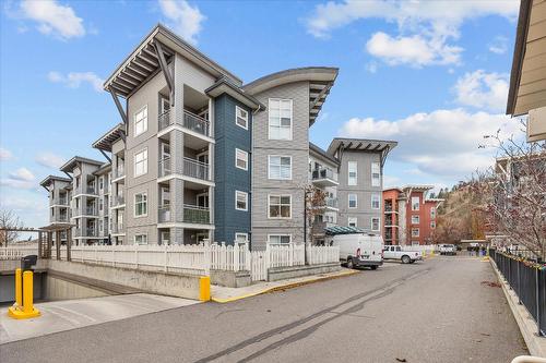 314-563 Yates Road, Kelowna, BC - Outdoor With Balcony With Facade