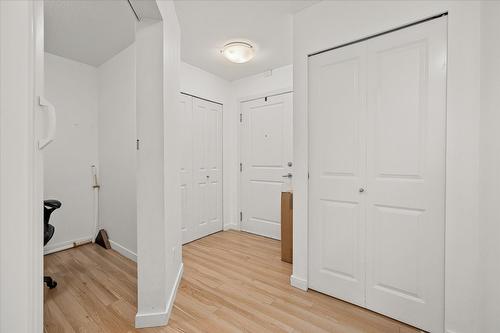 314-563 Yates Road, Kelowna, BC - Indoor Photo Showing Other Room