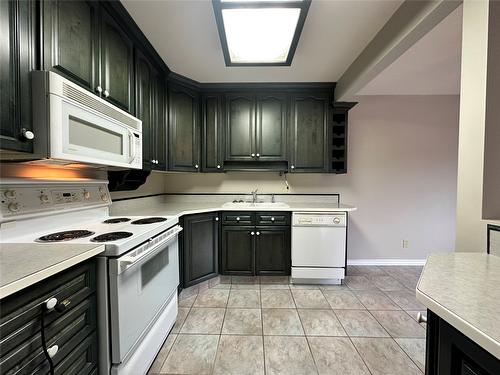 409-284 Yorkton Avenue, Penticton, BC - Indoor Photo Showing Kitchen