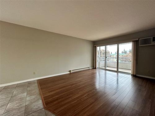 409-284 Yorkton Avenue, Penticton, BC - Indoor Photo Showing Other Room