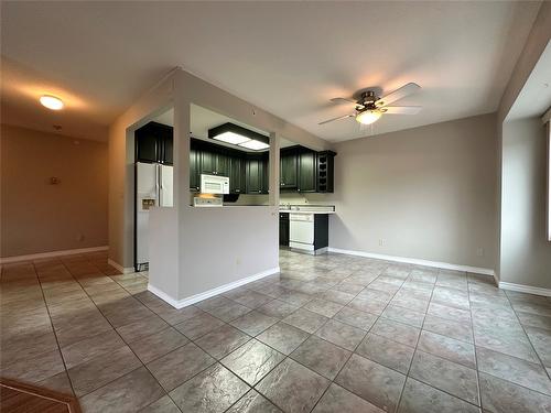 409-284 Yorkton Avenue, Penticton, BC - Indoor Photo Showing Kitchen