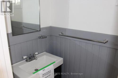 23 Horning Drive, Hamilton, ON - Indoor Photo Showing Bathroom