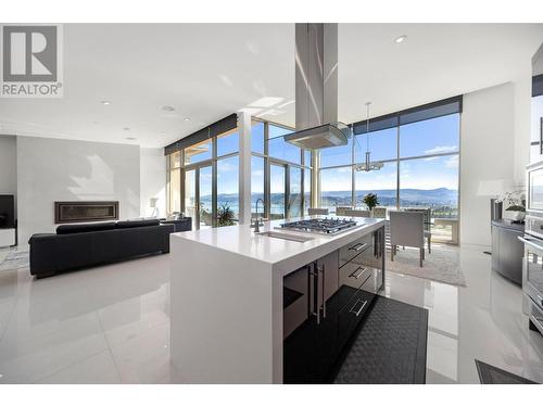 1737 Scott Crescent, West Kelowna, BC - Indoor Photo Showing Kitchen With Upgraded Kitchen