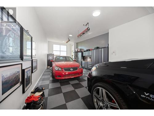 1737 Scott Crescent, West Kelowna, BC - Indoor Photo Showing Garage