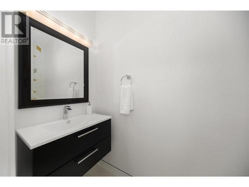 1737 Scott Crescent, West Kelowna, BC - Indoor Photo Showing Bathroom