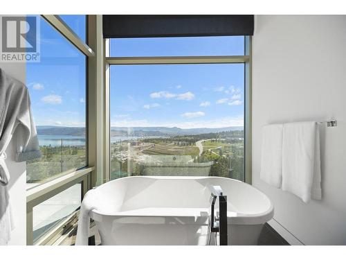 1737 Scott Crescent, West Kelowna, BC - Indoor Photo Showing Bathroom