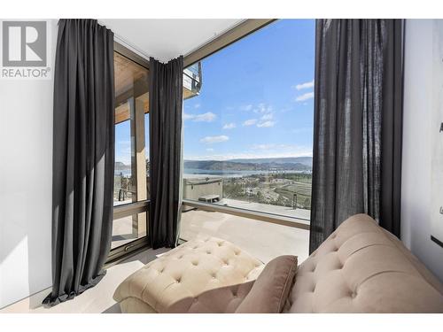 1737 Scott Crescent, West Kelowna, BC - Indoor Photo Showing Bedroom