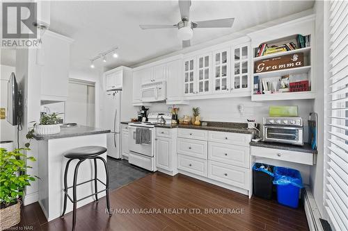 306 - 6390 Huggins Street, Niagara Falls (206 - Stamford), ON - Indoor Photo Showing Kitchen