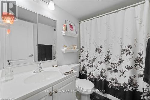 306 - 6390 Huggins Street, Niagara Falls (206 - Stamford), ON - Indoor Photo Showing Bathroom