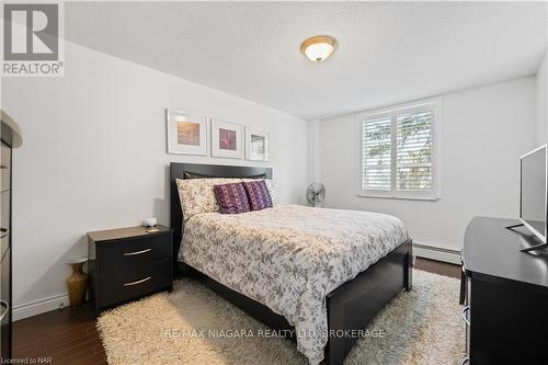 306 - 6390 Huggins Street, Niagara Falls (206 - Stamford), ON - Indoor Photo Showing Bedroom