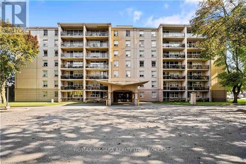 306 - 6390 Huggins Street, Niagara Falls (206 - Stamford), ON - Outdoor With Balcony With Facade