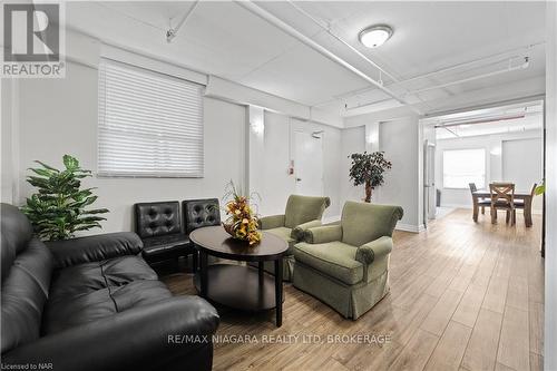 306 - 6390 Huggins Street, Niagara Falls (206 - Stamford), ON - Indoor Photo Showing Living Room