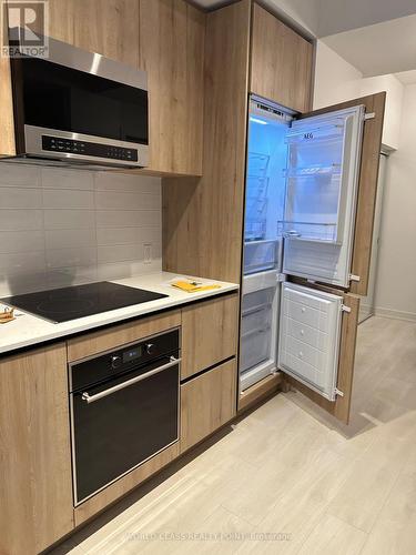 1308 - 127 Broadway Avenue, Toronto, ON - Indoor Photo Showing Kitchen