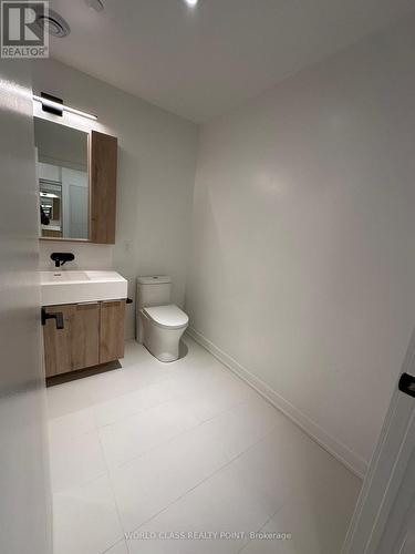 1308 - 127 Broadway Avenue, Toronto, ON - Indoor Photo Showing Bathroom