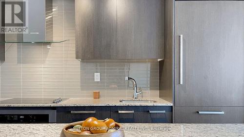 708 - 3018 Yonge Street, Toronto, ON - Indoor Photo Showing Kitchen