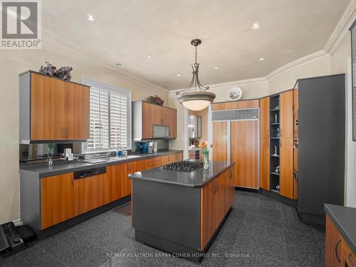 40 Munro Boulevard, Toronto, ON - Indoor Photo Showing Kitchen