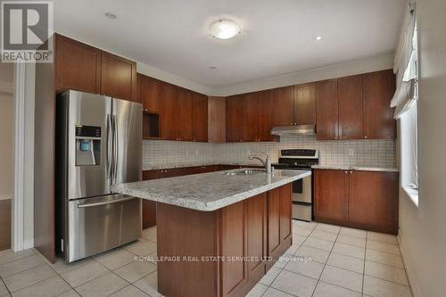 1523 Arrowhead Road, Oakville, ON - Indoor Photo Showing Kitchen With Stainless Steel Kitchen