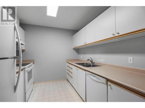 360 Battle Street Unit# 108, Kamloops, BC - Indoor Photo Showing Kitchen With Double Sink