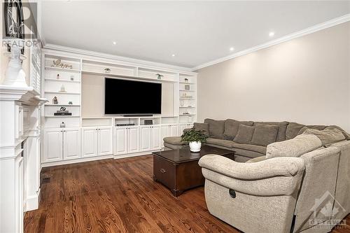 2040 Oakbrook Circle, Ottawa, ON - Indoor Photo Showing Living Room