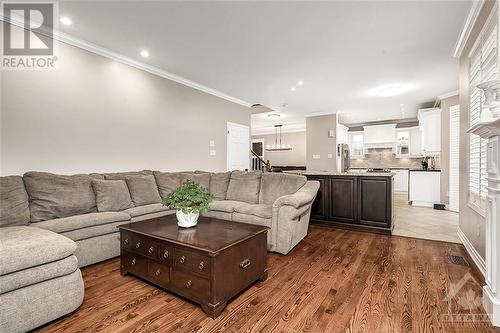 2040 Oakbrook Circle, Ottawa, ON - Indoor Photo Showing Living Room