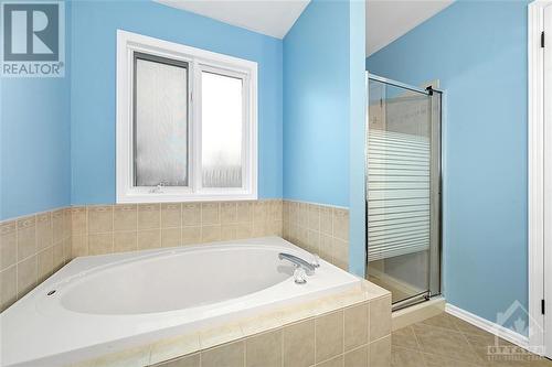 2040 Oakbrook Circle, Ottawa, ON - Indoor Photo Showing Bathroom