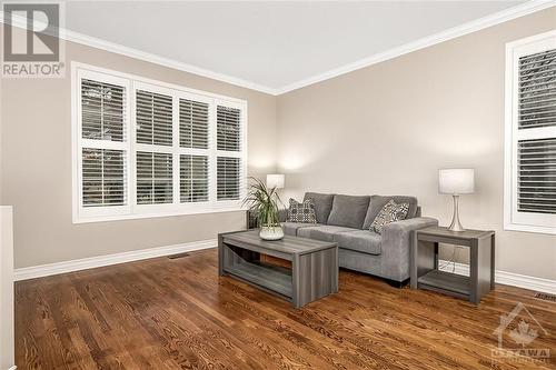 2040 Oakbrook Circle, Ottawa, ON - Indoor Photo Showing Living Room