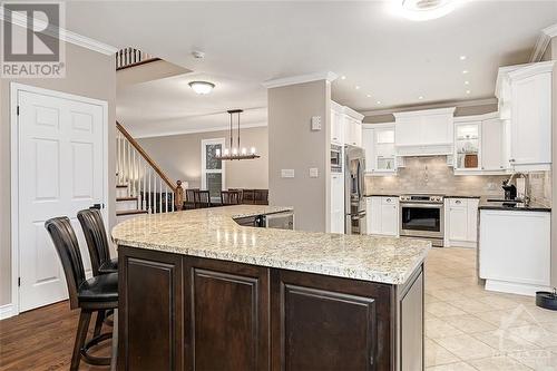 2040 Oakbrook Circle, Ottawa, ON - Indoor Photo Showing Kitchen With Upgraded Kitchen