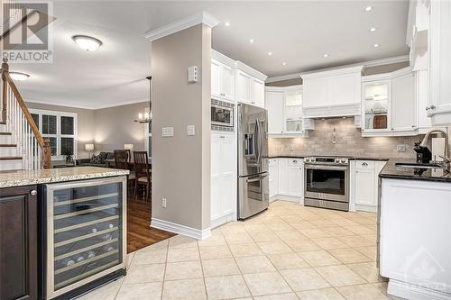 2040 Oakbrook Circle, Ottawa, ON - Indoor Photo Showing Kitchen With Upgraded Kitchen