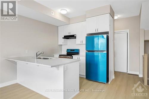 732 Mishi, Ottawa, ON - Indoor Photo Showing Kitchen