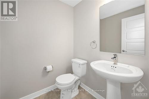 732 Mishi, Ottawa, ON - Indoor Photo Showing Bathroom