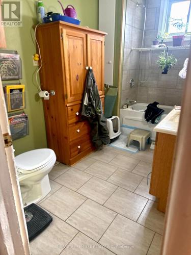 150 Main Street, North Middlesex (Parkhill), ON - Indoor Photo Showing Bathroom