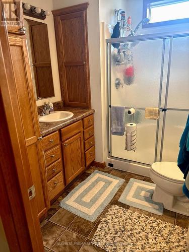 150 Main Street, North Middlesex (Parkhill), ON - Indoor Photo Showing Bathroom