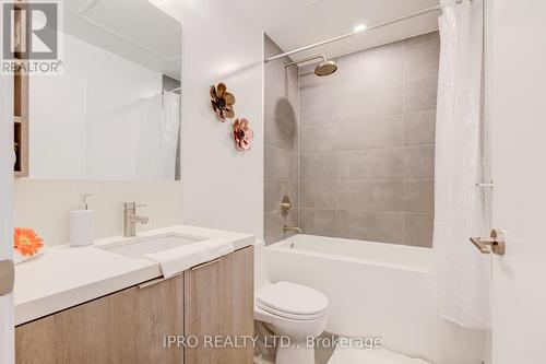 220 - 2020 Bathurst Street, Toronto, ON - Indoor Photo Showing Bathroom