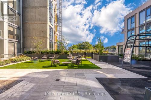 220 - 2020 Bathurst Street, Toronto, ON - Outdoor