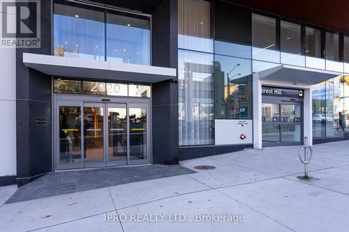 220 - 2020 Bathurst Street, Toronto, ON - Outdoor