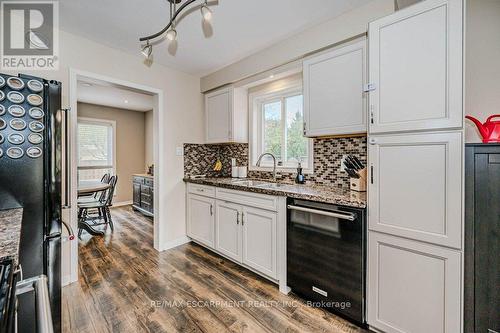 633 Amelia Crescent, Burlington, ON - Indoor Photo Showing Kitchen