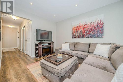 633 Amelia Crescent, Burlington, ON - Indoor Photo Showing Living Room