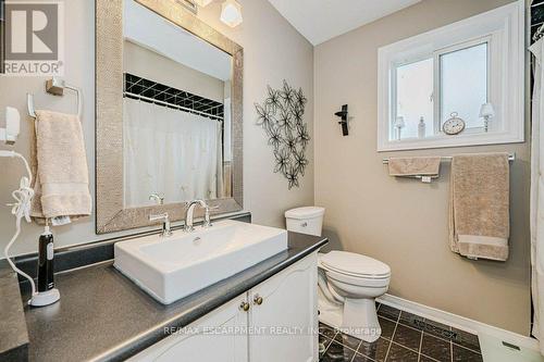 633 Amelia Crescent, Burlington, ON - Indoor Photo Showing Bathroom