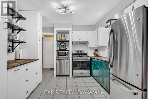 10 Birchwood Drive, Barrie, ON - Indoor Photo Showing Kitchen