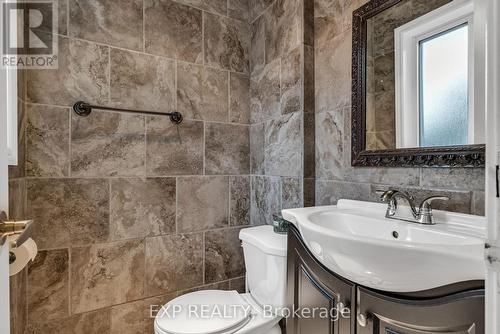 10 Birchwood Drive, Barrie, ON - Indoor Photo Showing Bathroom